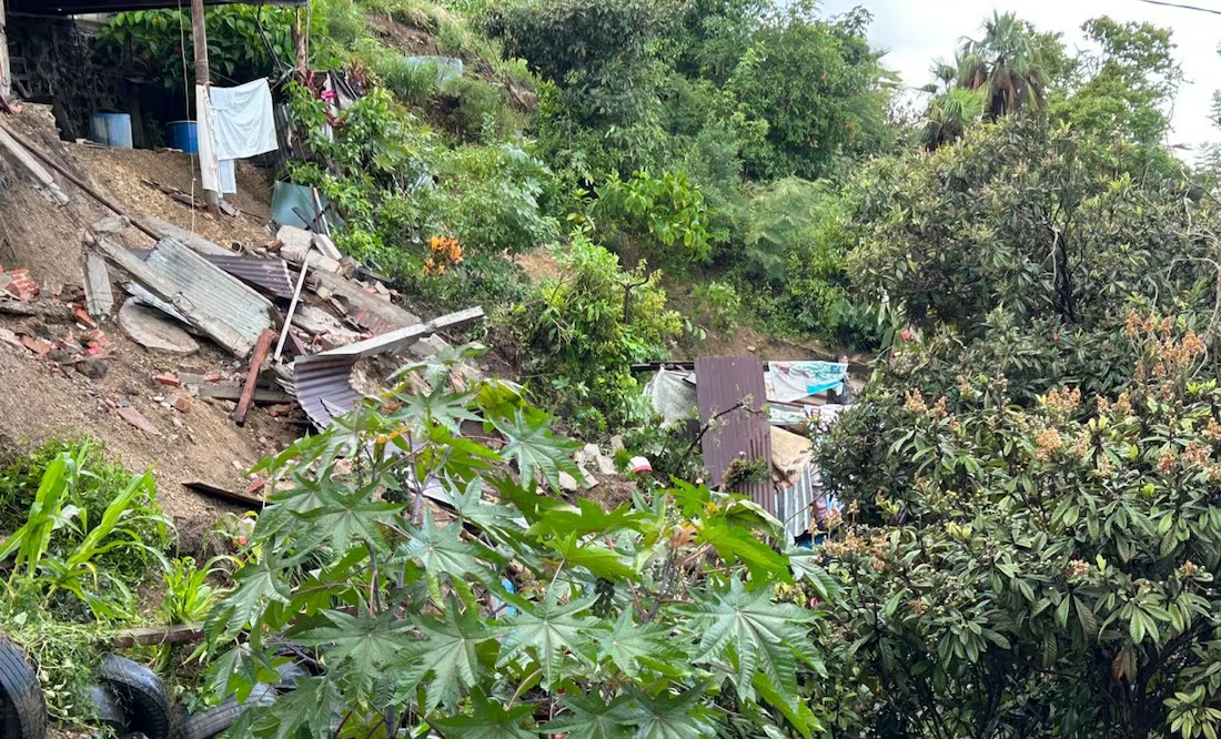 Mueren 3 niñas sepultadas por desplome de un paredón en Jiutepec, Morelos