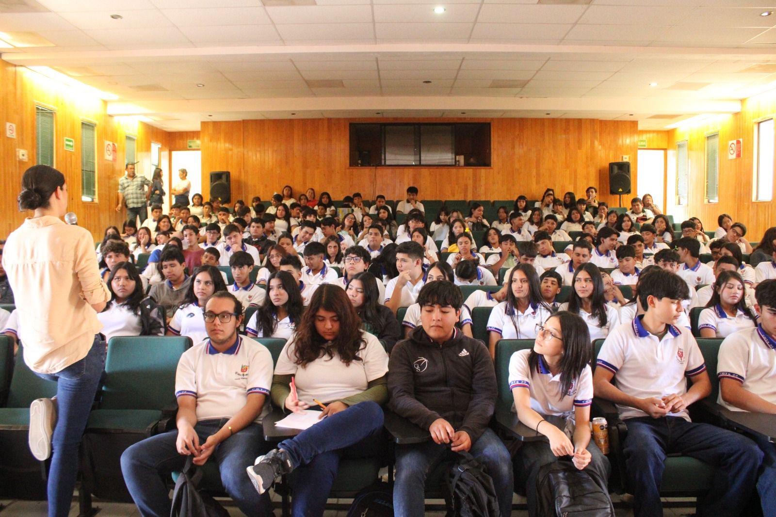 ACERCA 4-C PLÁTICAS DE SALUD SEXUAL A JÓVENES