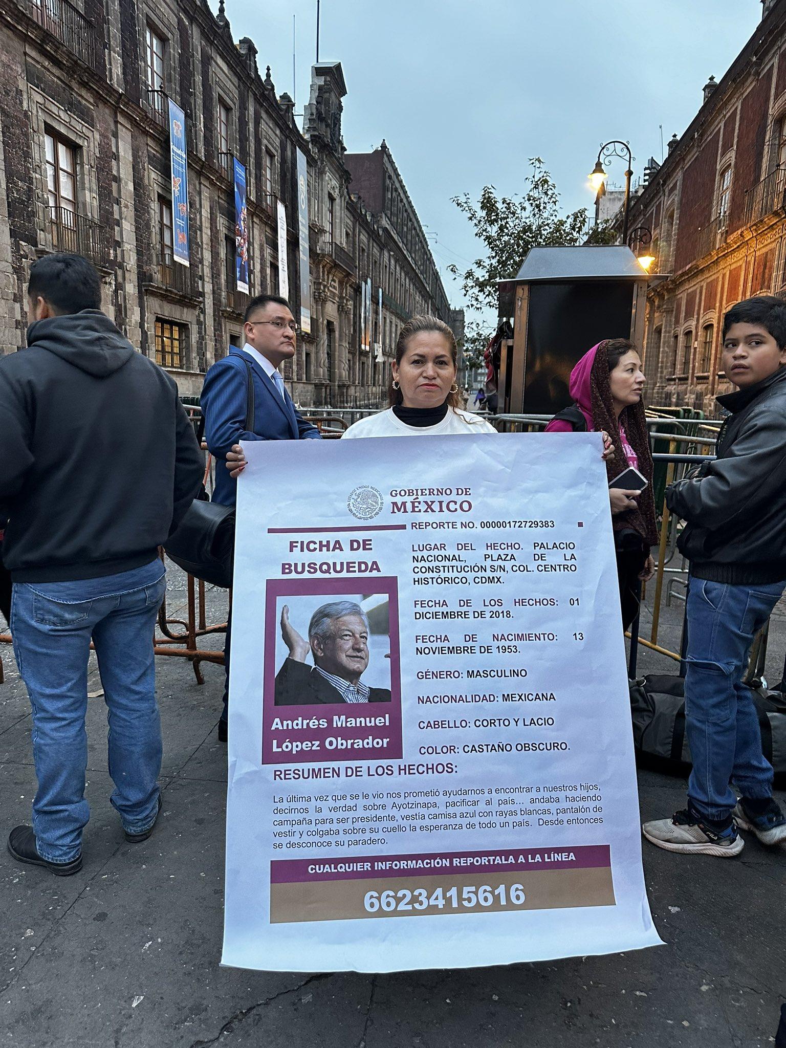 Ceci Flores ‘se despide’ de AMLO como presidente: Lleva cartel de ‘Se busca’ con su rostro