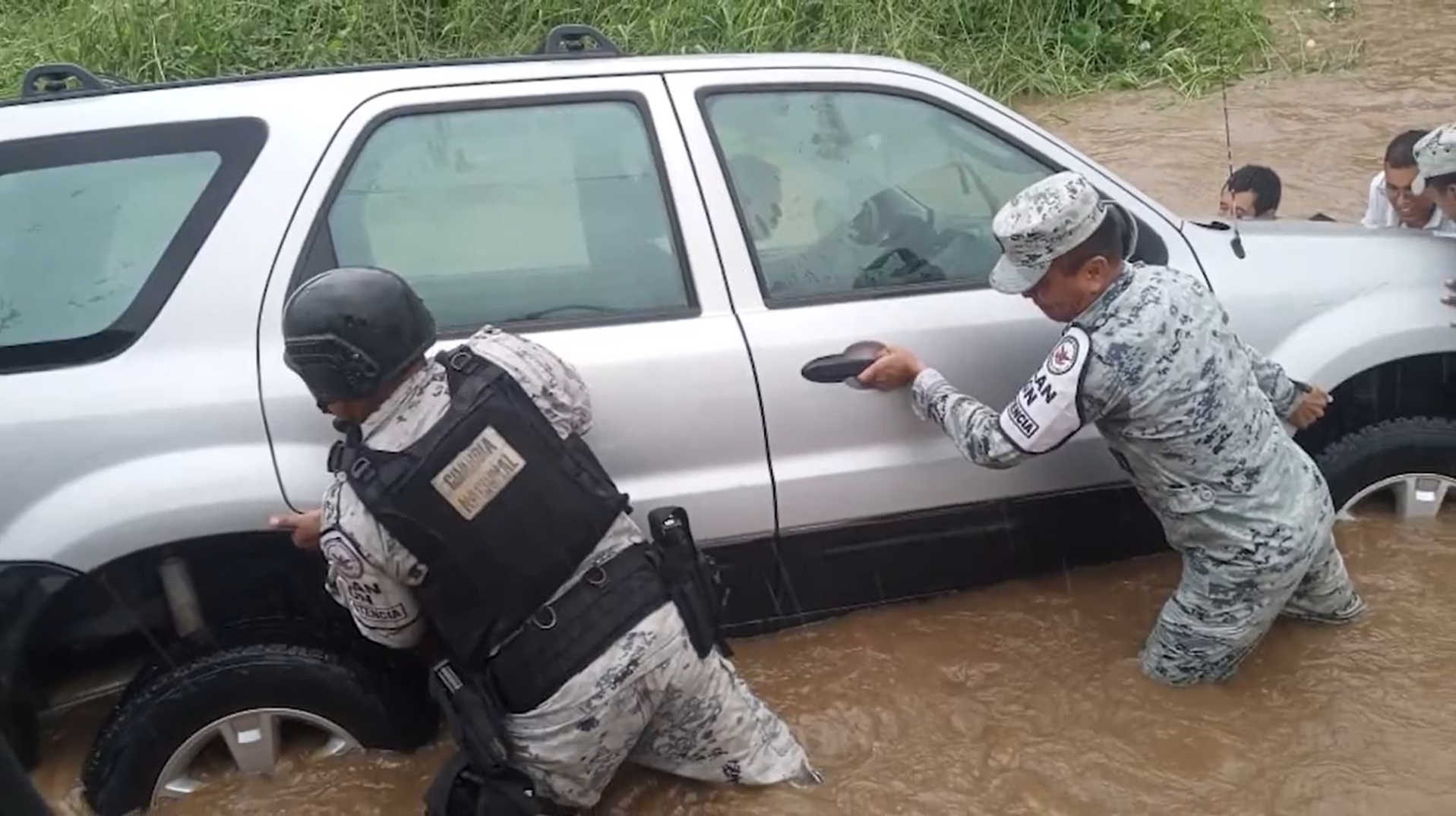 Huracán «John» deja al menos 10 muertos tras su paso por Oaxaca y Guerrero