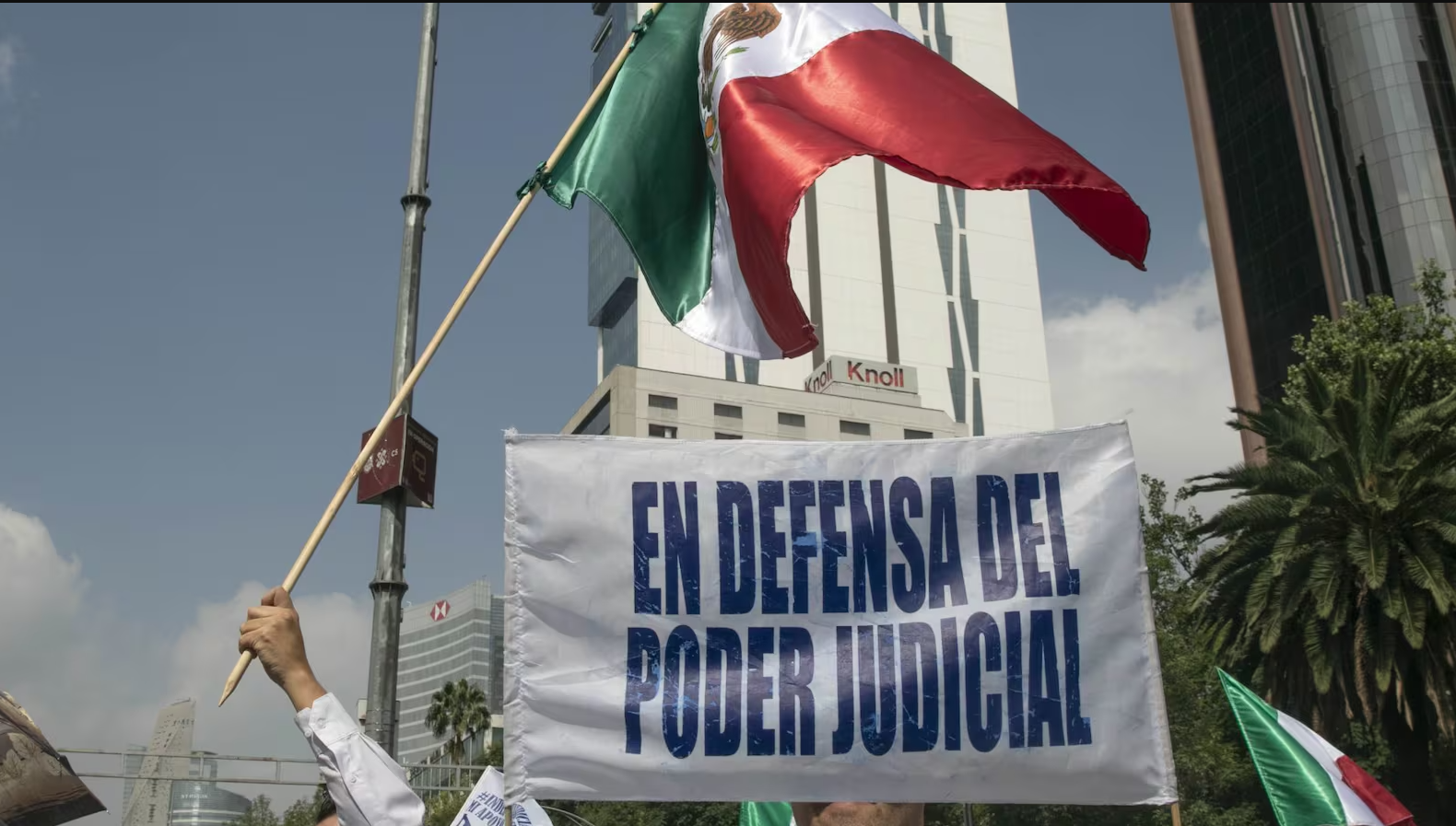 Ministros se van a paro