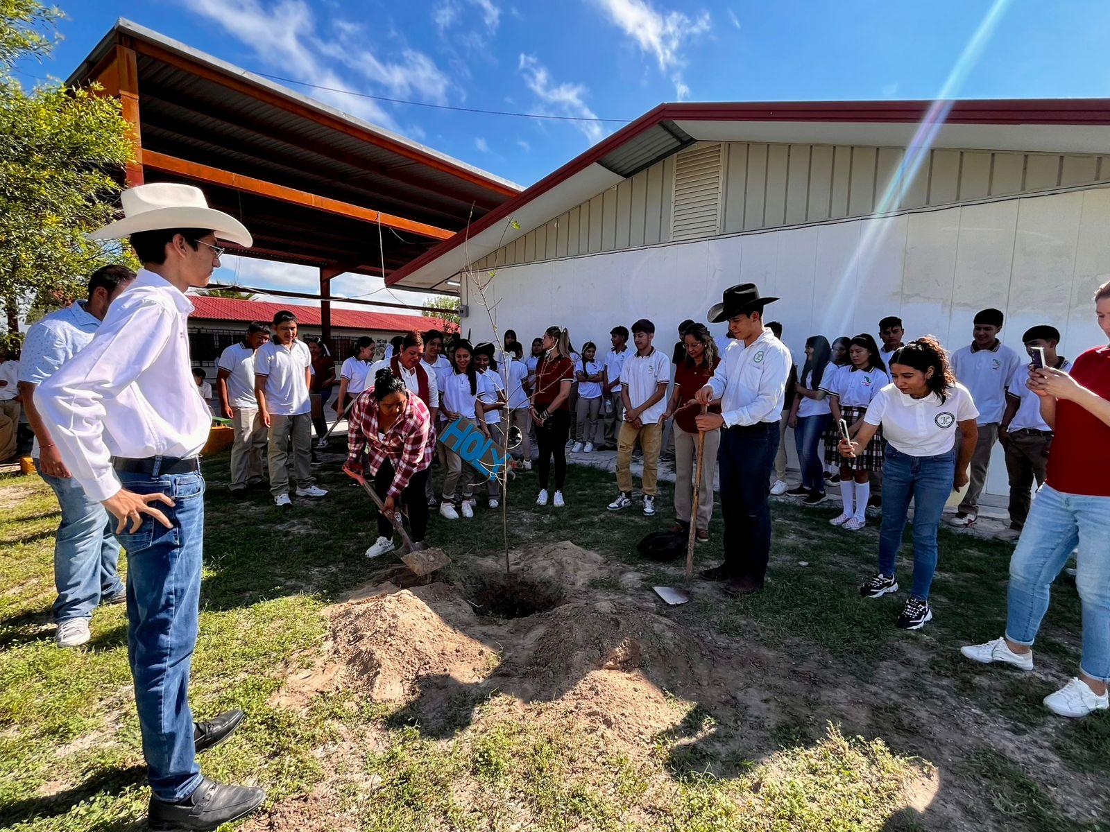 Realizan reforestación Jóvenes por Coahuila