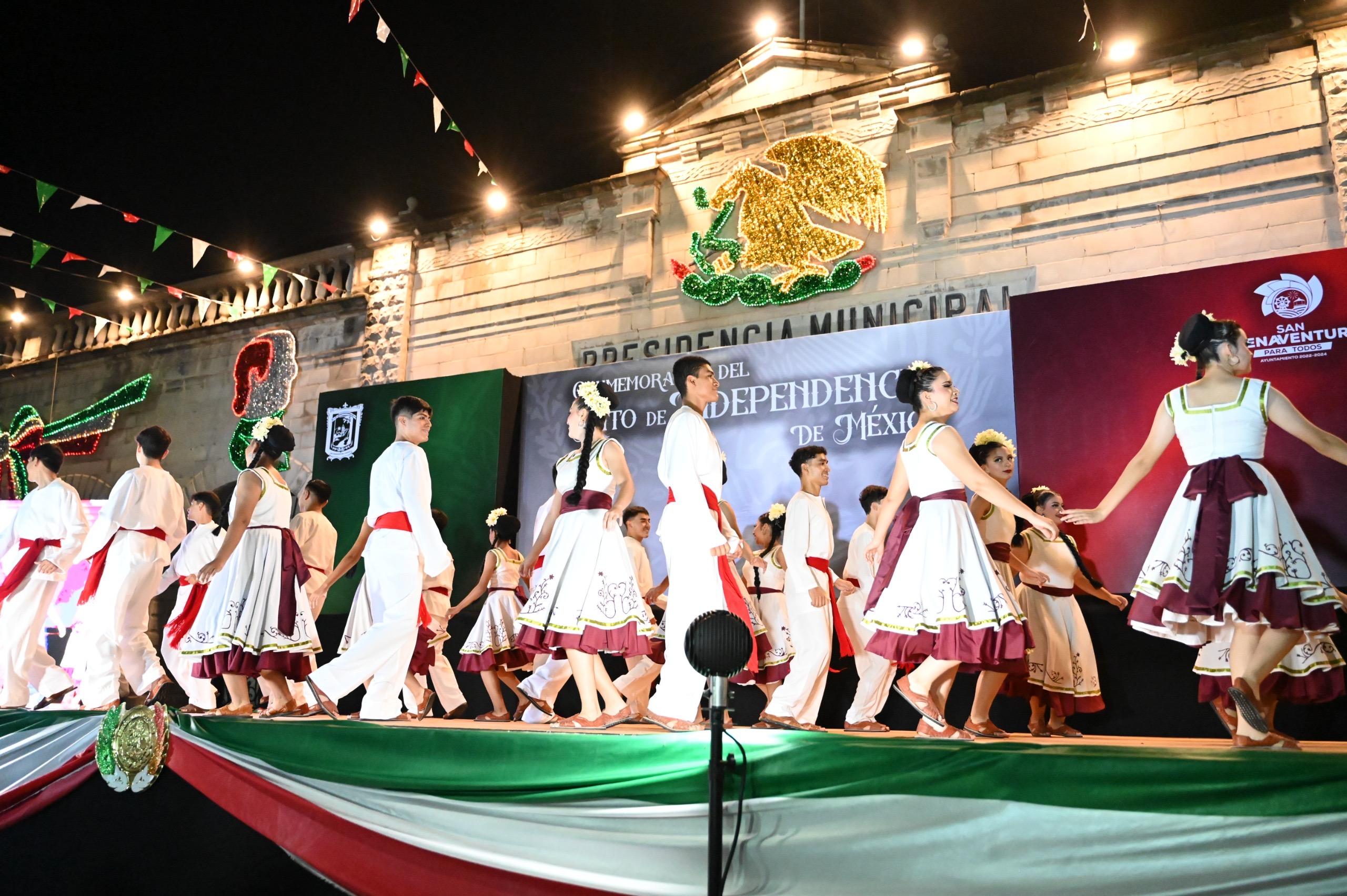 Tiene SB un espectacular festejo de Independencia