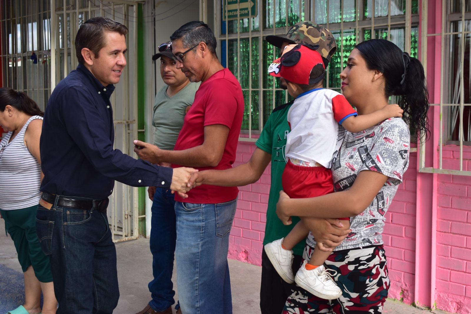 HUGO LOZANO APOYA A PLANTELES ESCOLARES