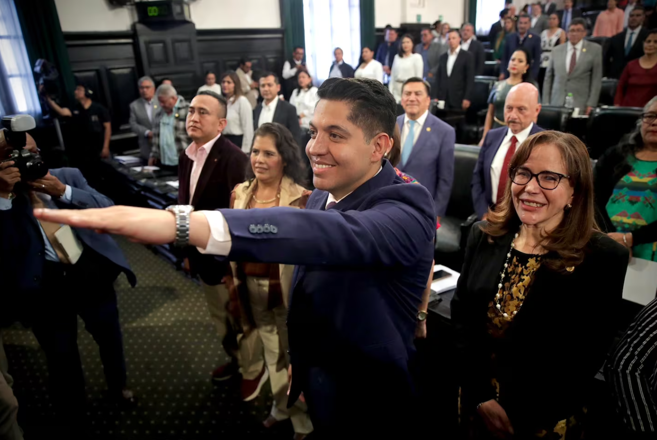Senado concede licencia a Ebrard seis días antes de la votación clave sobre la reforma judicial