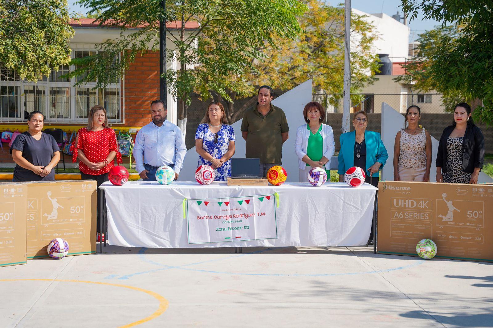 Apoya Ramos Arizpe a 90 escuelas