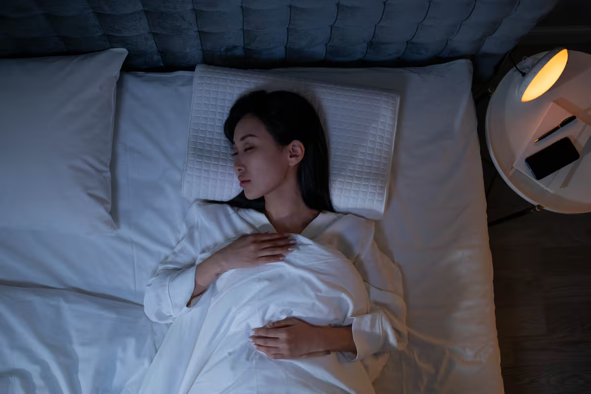 ¿Las mujeres necesitan más horas de sueño que los hombres?