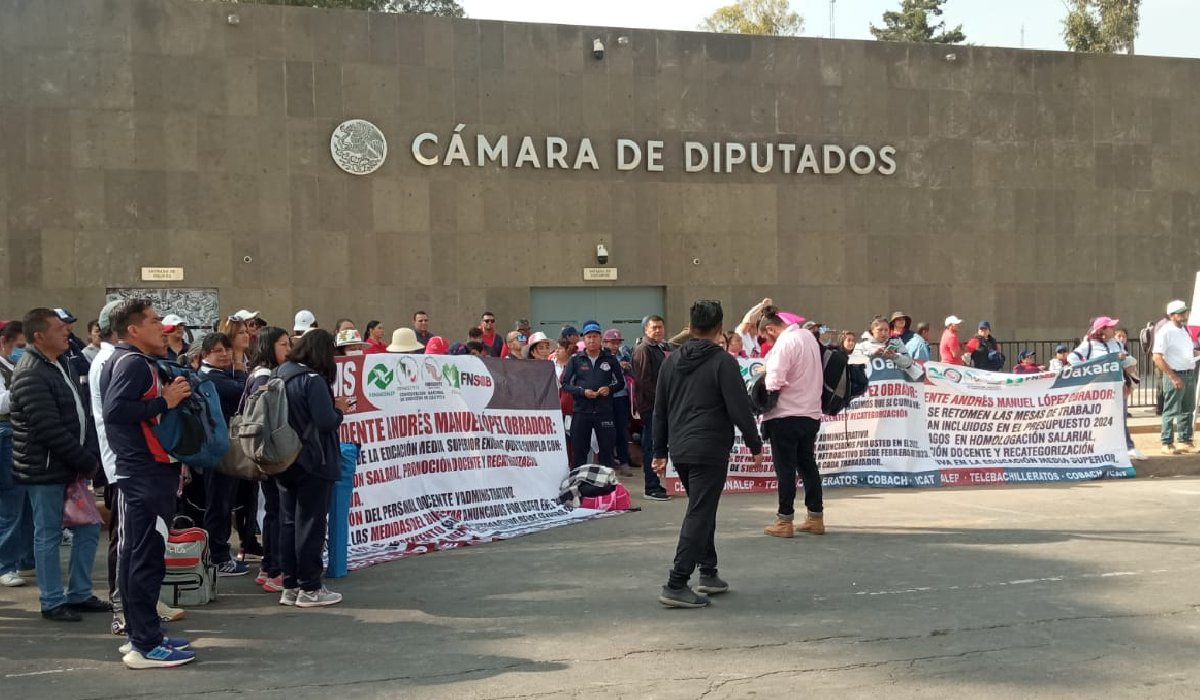 Diputados suspenden sesión de mañana por bloqueo de trabajadores del Poder Judicial a San Lázaro