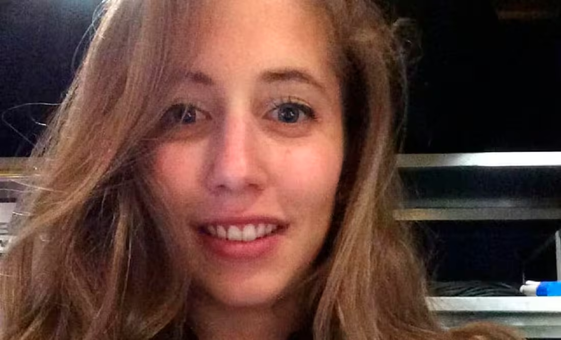 ¡Horror en Italia! Turista muere en calles de Nápoles al caerle una estatua en la cabeza