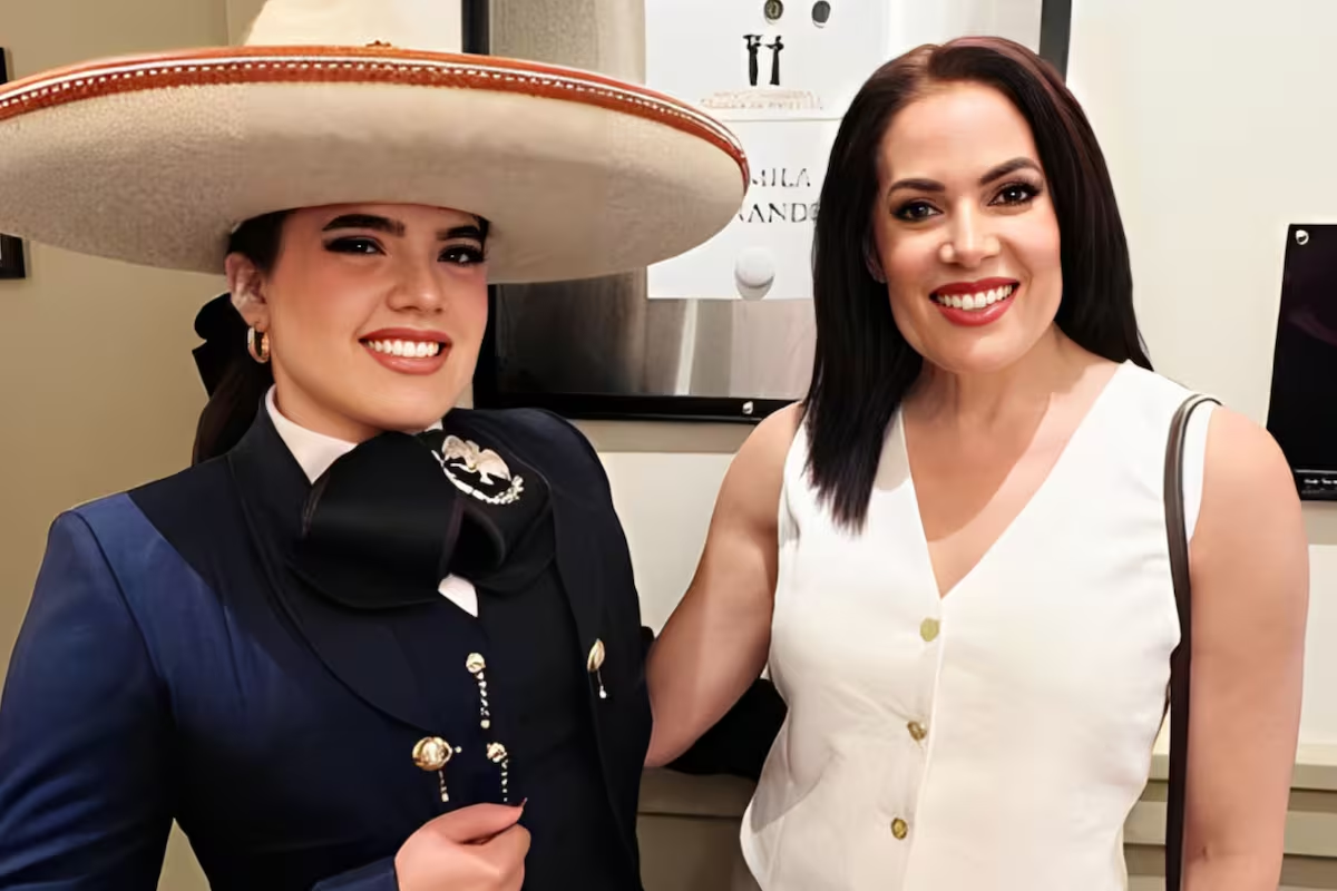 “La presión puede afectar”: Madre de Camila Fernández la defiende ante críticas por error en el Himno Nacional