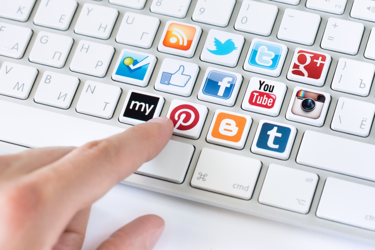 Acusan en EU a los gigantes de las redes sociales de vigilar a usuarios