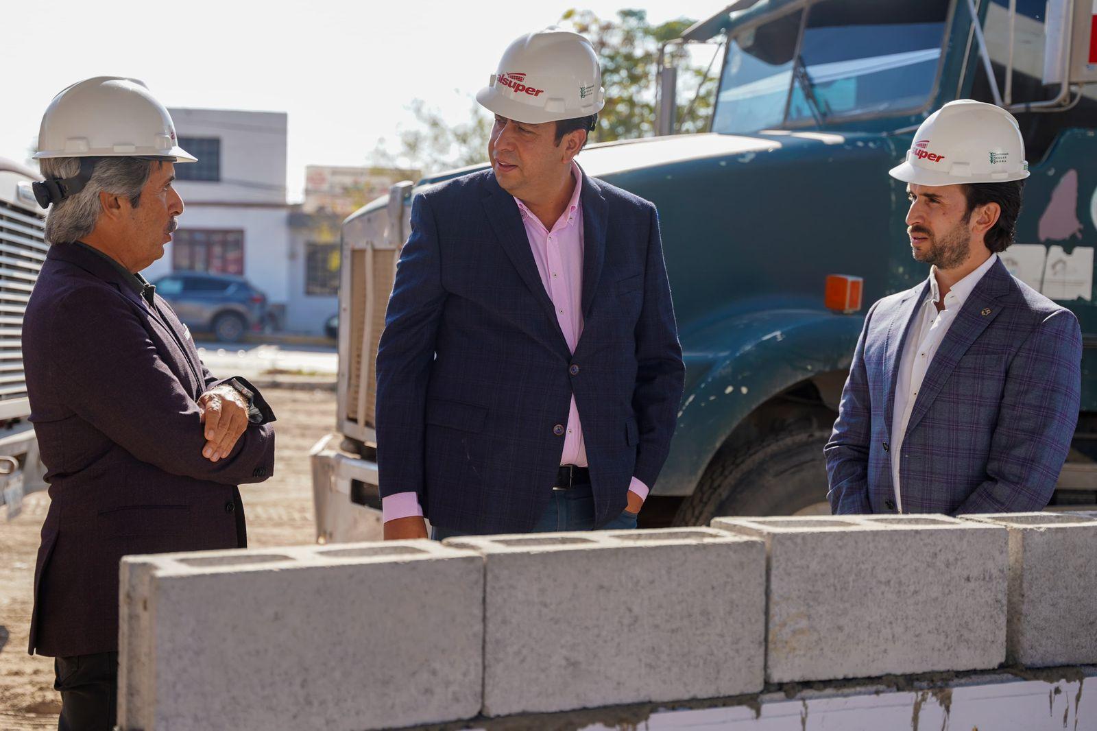 COLOCAN PRIMERA PIEDRA DE PLAZA COMERCIAL “ALSÚPER LA ENCANTADA”