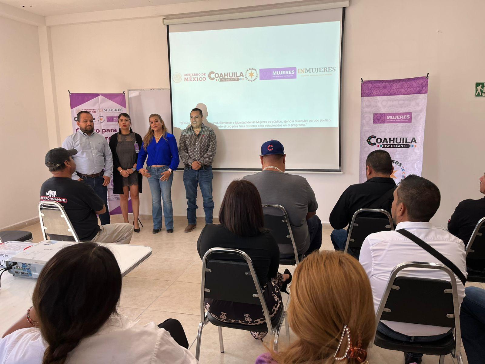 Capacitan a choferes en atención a mujeres