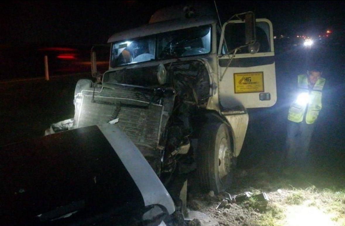 Cierran por 12 horas la Sal-Mon; vuelca tráiler