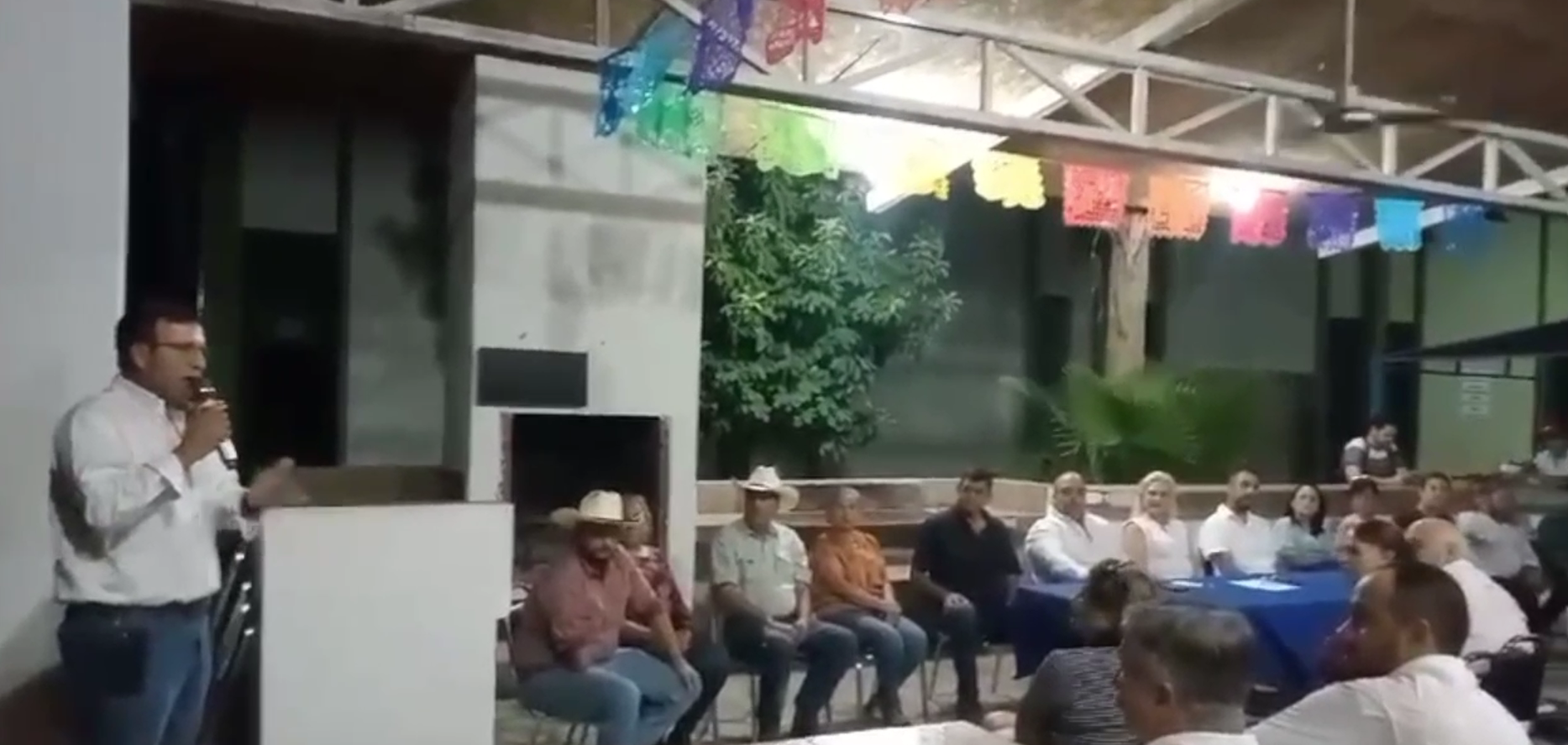 GOBIERNO DE MUZQUIZ DAÑINO COMO VOLCÁN