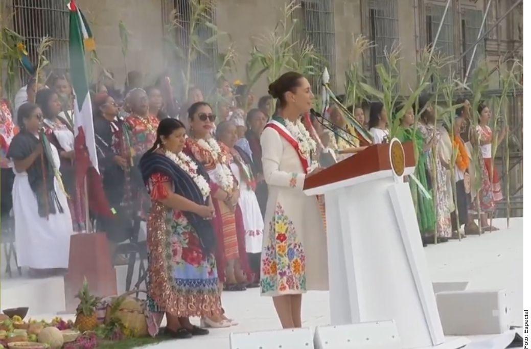 Da Sheinbaum discurso en el Zócalo tras asumir Presidencia