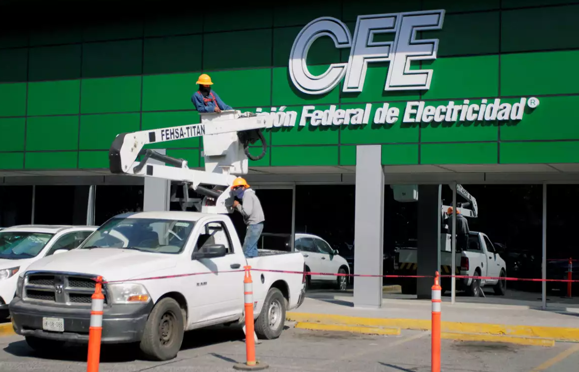 Dar estatus de empresas públicas a Pemex y CFE es un retroceso: expertos