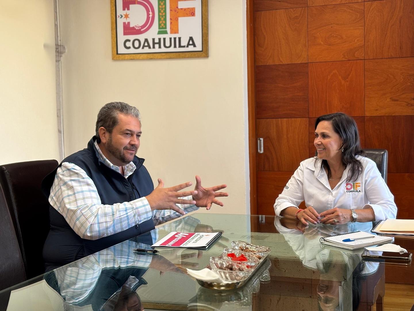Se reúne Tomás con la presidenta DIF Coahuila