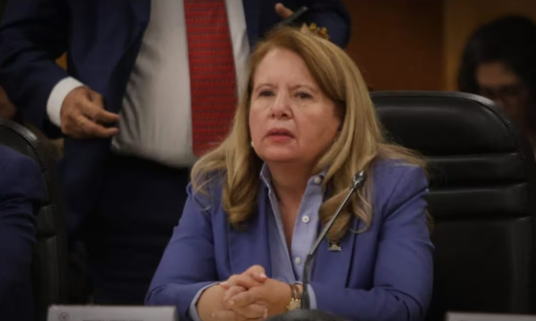 Interpelan a ministra Loretta Ortiz en Guadalajara; «juez votado, corrupto asegurado», le gritan
