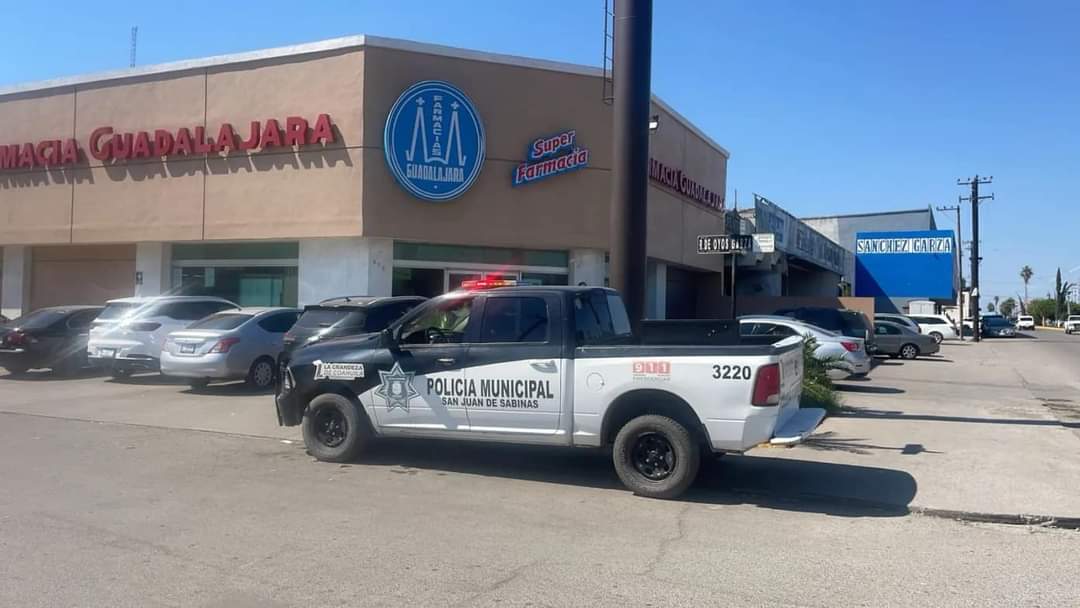 Sorprende ladrón a los empleados de farmacia