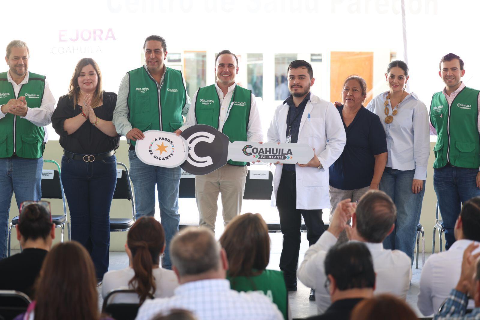 Cumplen Manolo y Chema a las familias de Paredón