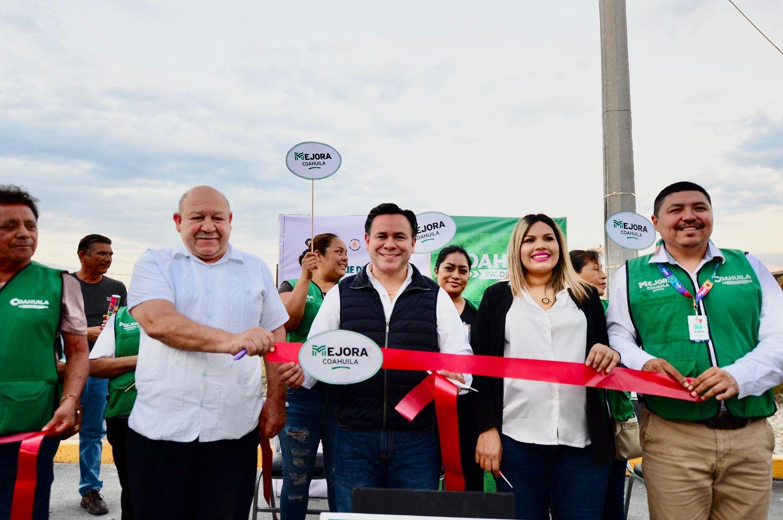 Entrega Manolo obras de pavimento en Castaños