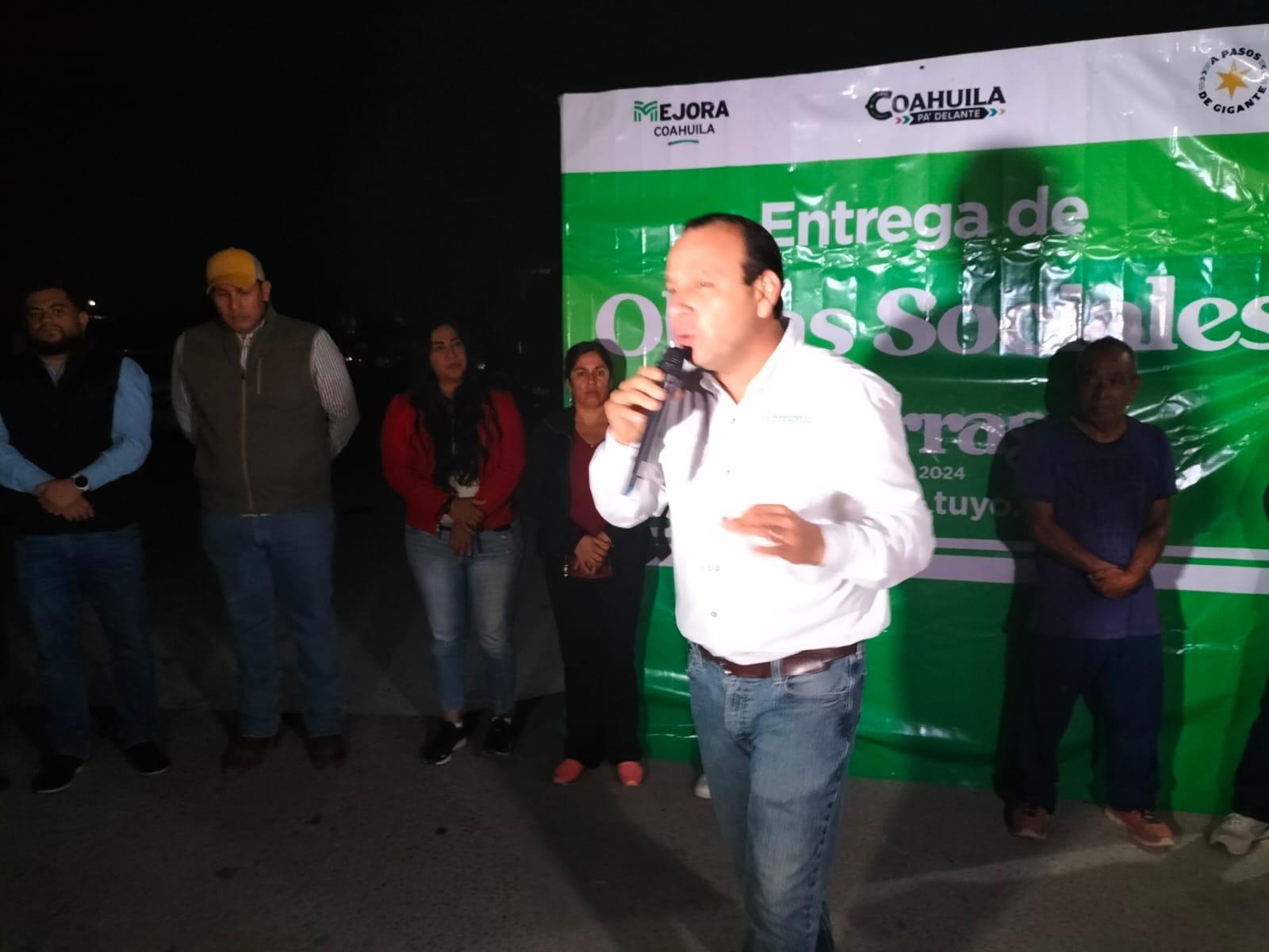 Entrega Orozco obra de alumbrado público