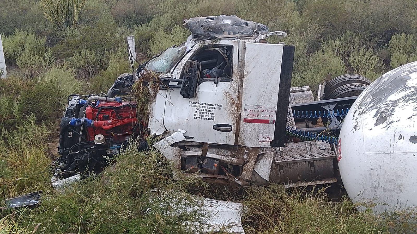 Vuelca pipa de gas en carretera a Monclova