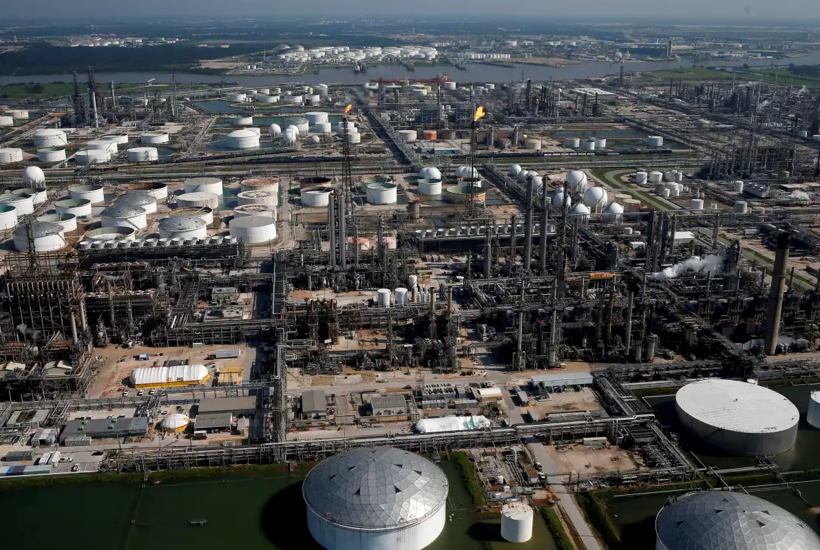 Pemex reporta fuga de gas ácido en refinería Deer Park; habría al menos 2 muertos y 5 heridos