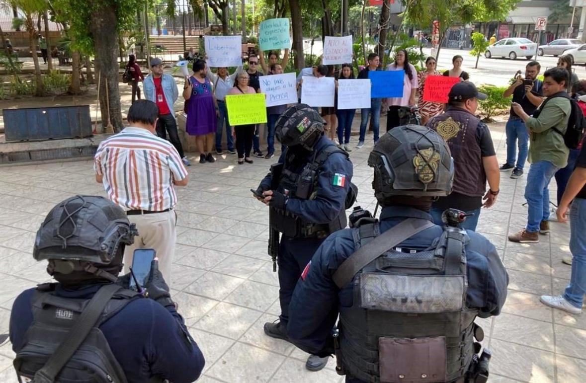 Periodistas protestan por agresión armada contra periódico El Debate y violencia en Sinaloa; exigen seguridad