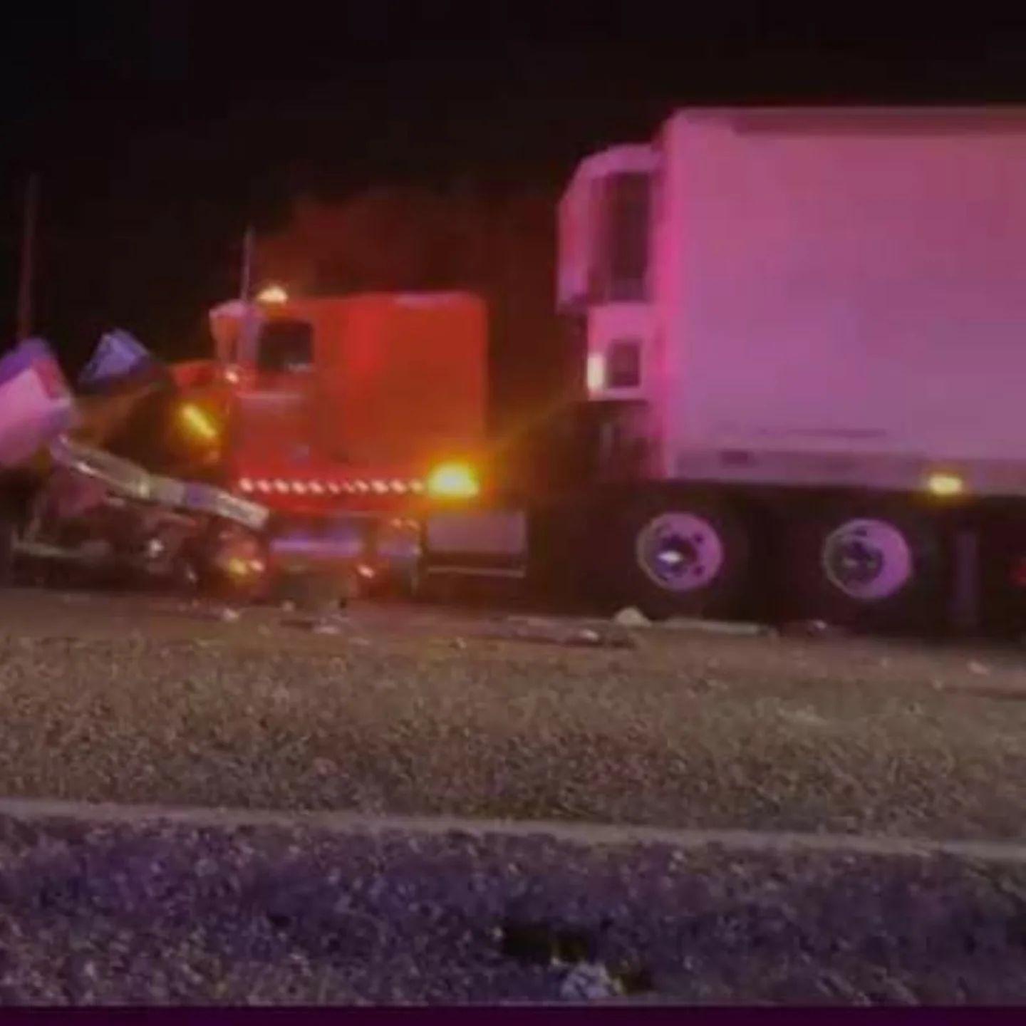 Resulta ilesa tras ser arrastrada por tráiler