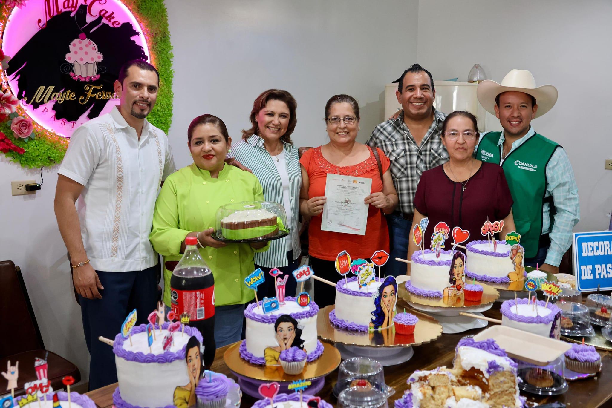 Culmina curso del ICATEC de pastelería en Sabinas