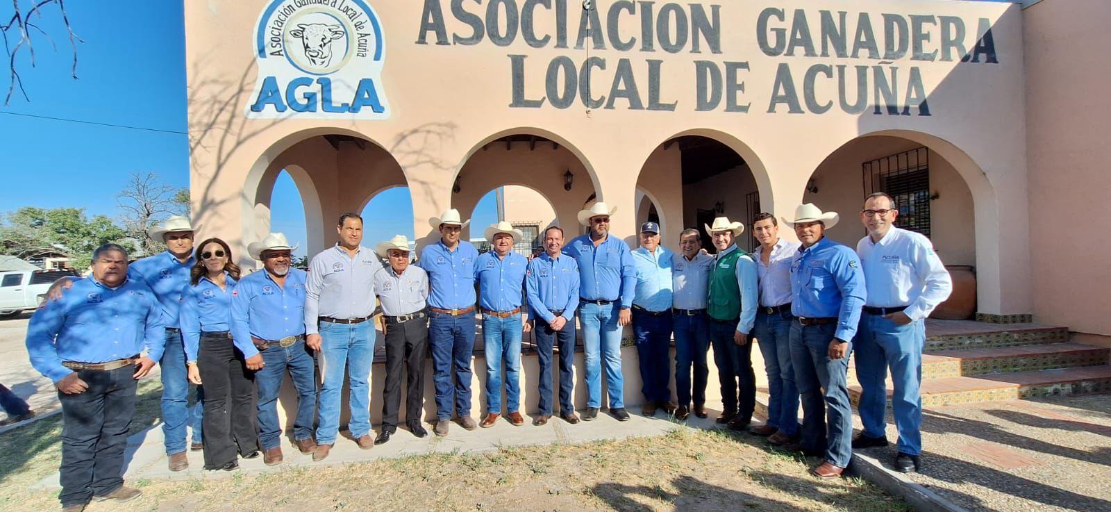 Entregan en Acuña sementales bovinos