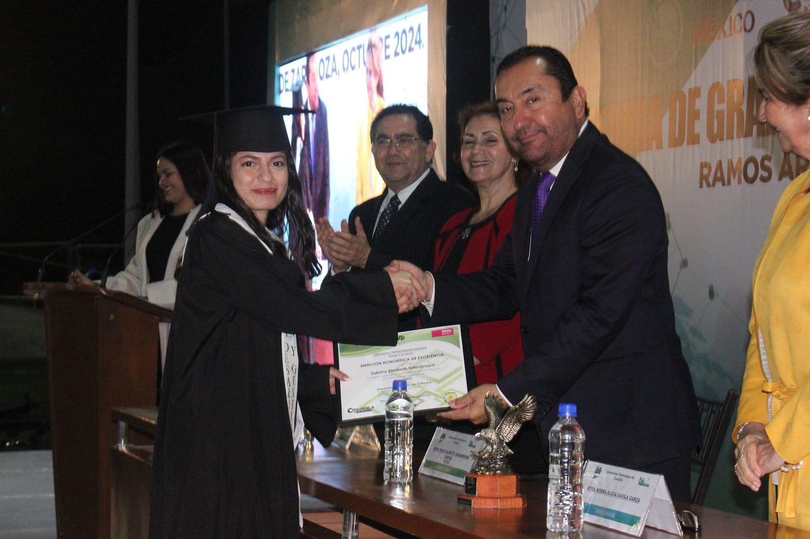 Se gradúan estudiantes de la Universidad Tecnológica