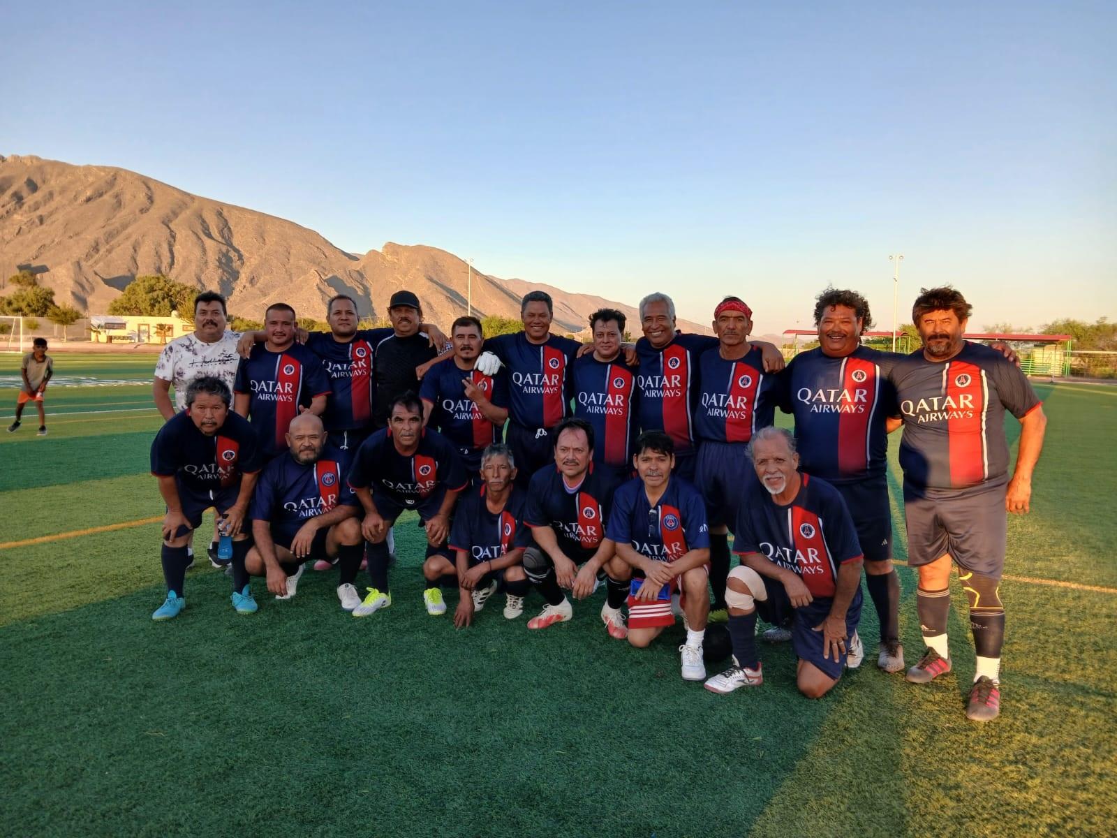 Deslumbra partido de fútbol campos de 4-C