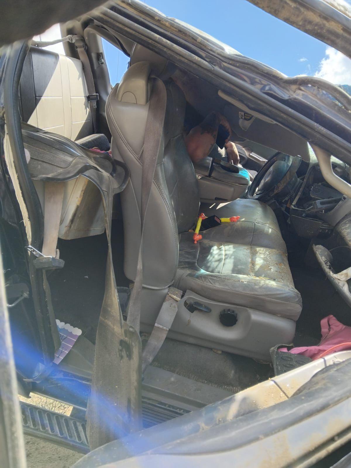 Familia sufre volcadura en la Monclova-Saltillo