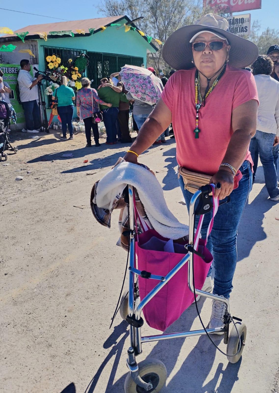 Fe que mueve: recorre 20 km en su andadera