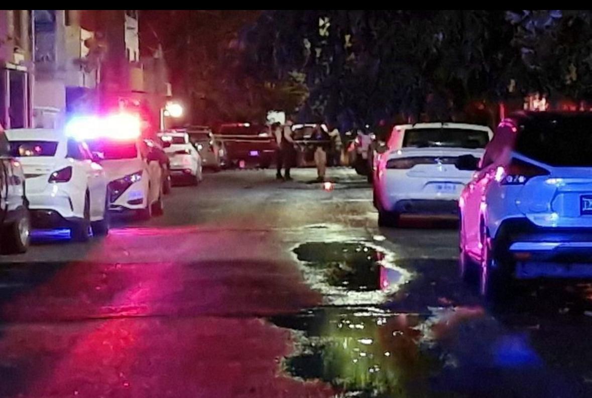 Disparan desde auto y ejecutan a conductor