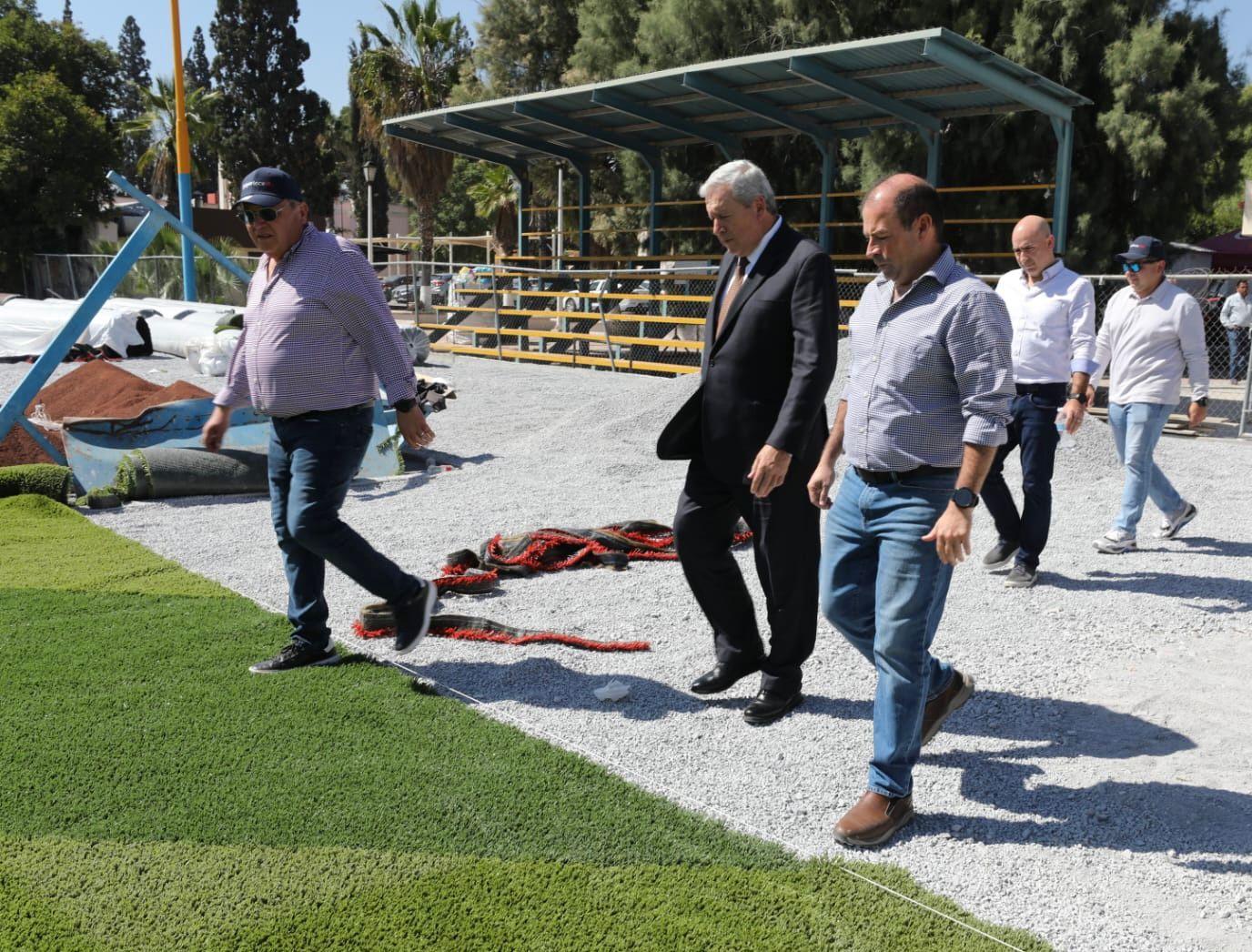 Supervisa Alcalde remodelación del campo de béisbol del Ateneo