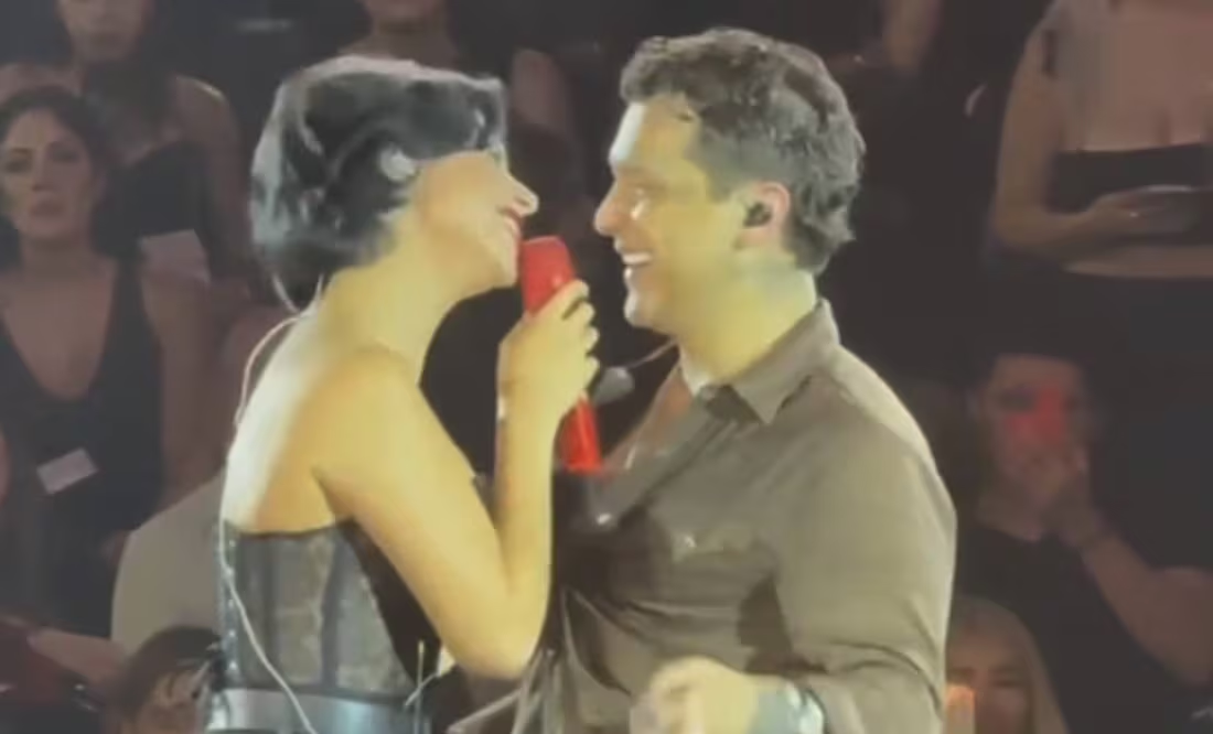 Tras crisis de salud, Christian Nodal regresa así a los escenarios en compañía de su esposa Ángela Aguilar