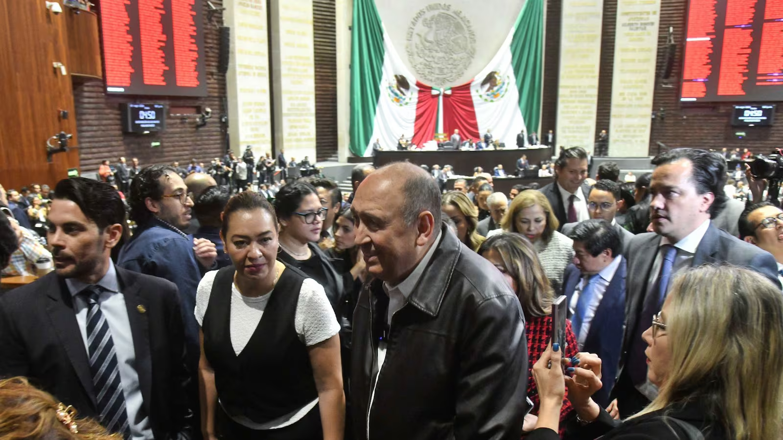 Rubén Moreira presenta iniciativa de nuevo día feriado