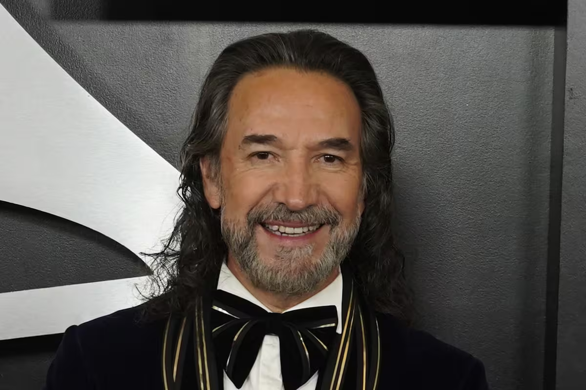 Marco Antonio Solís se prepara para lanzar su bioserie