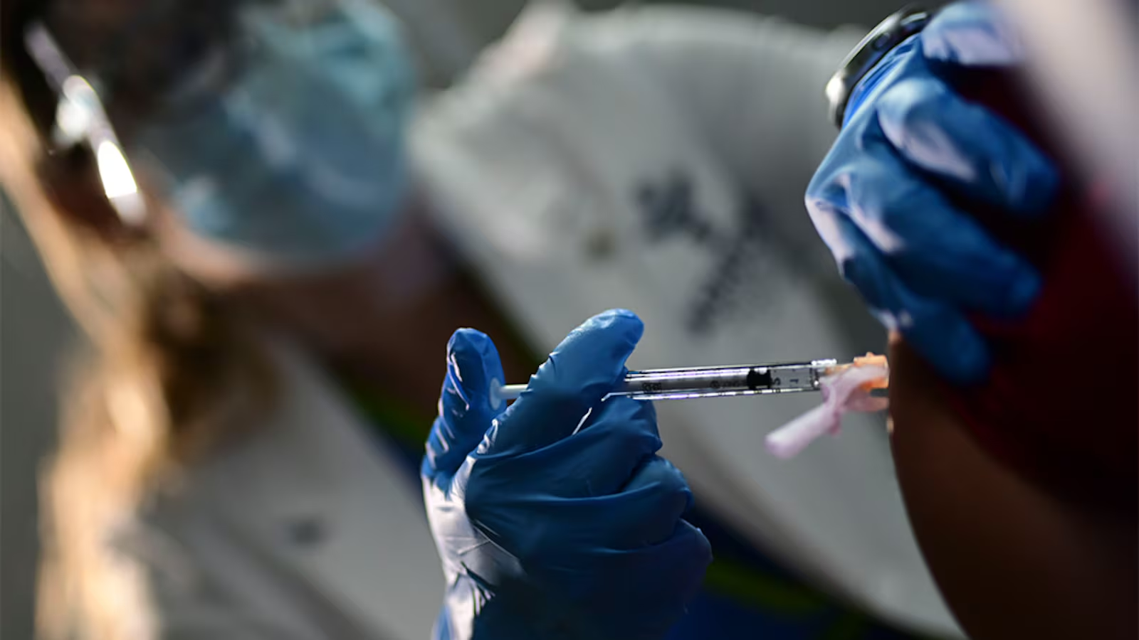 Adiós, variante JN.1 de COVID: Cofepris autoriza venta de vacuna Pfizer contra nueva cepa