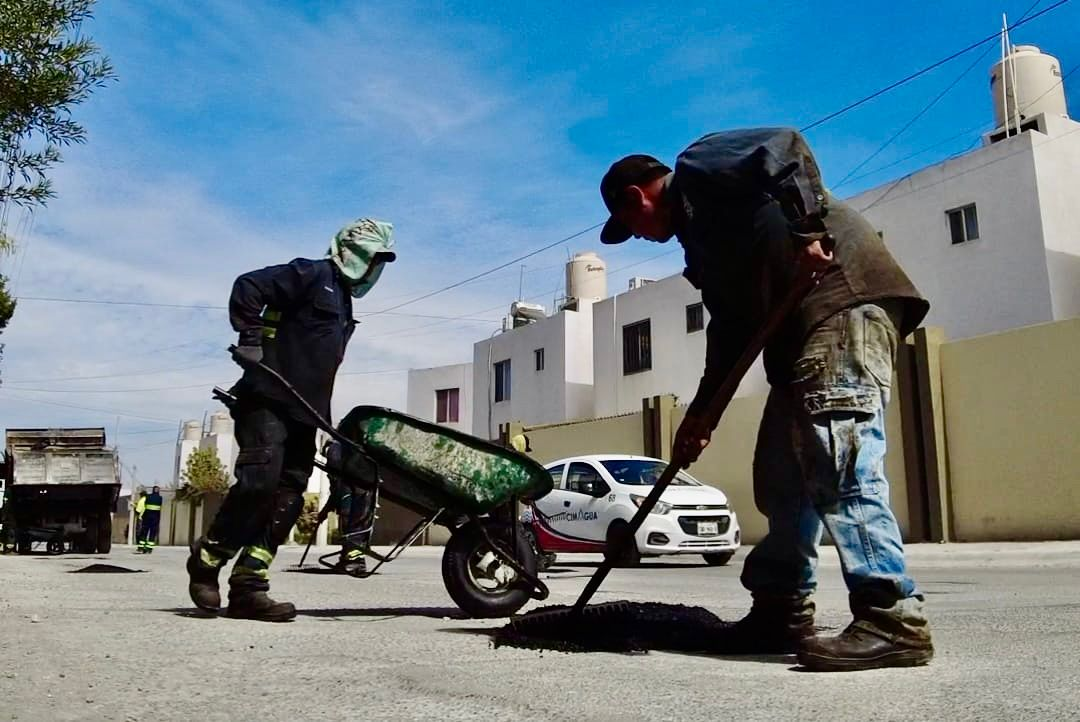 Siguen acciones de bacheo en Saltillo