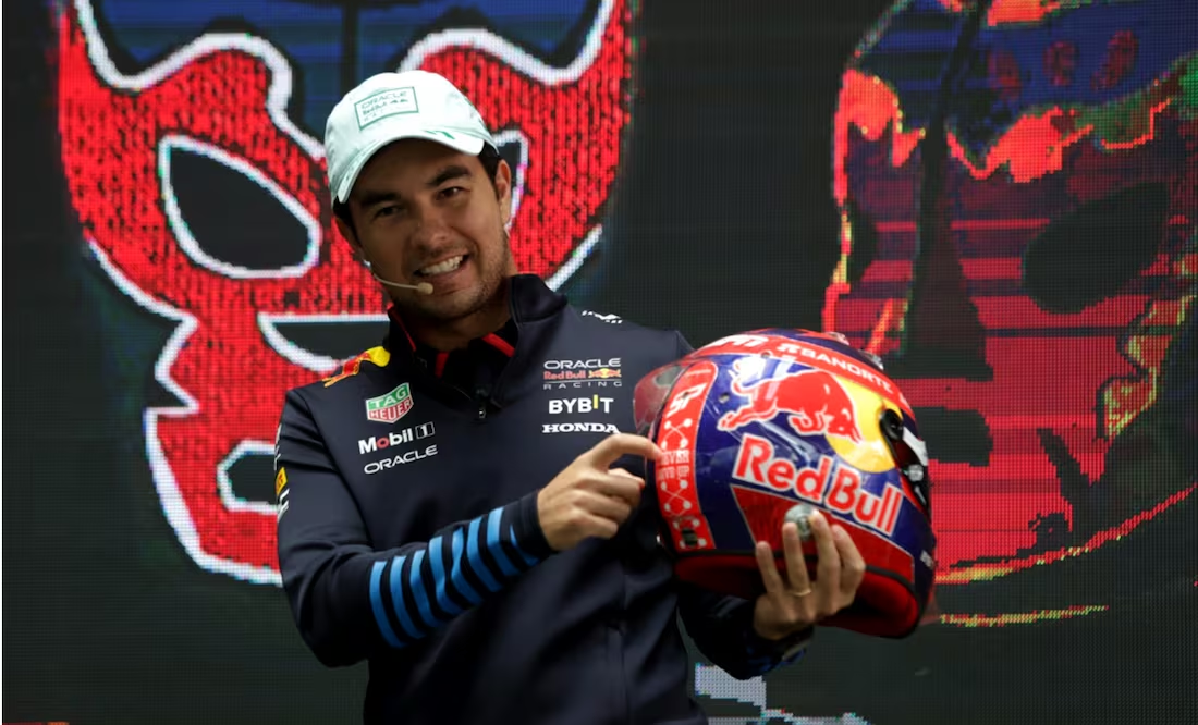 Checo Pérez presenta el casco que usará en el GP de México 2024; está inspirado en la lucha libre