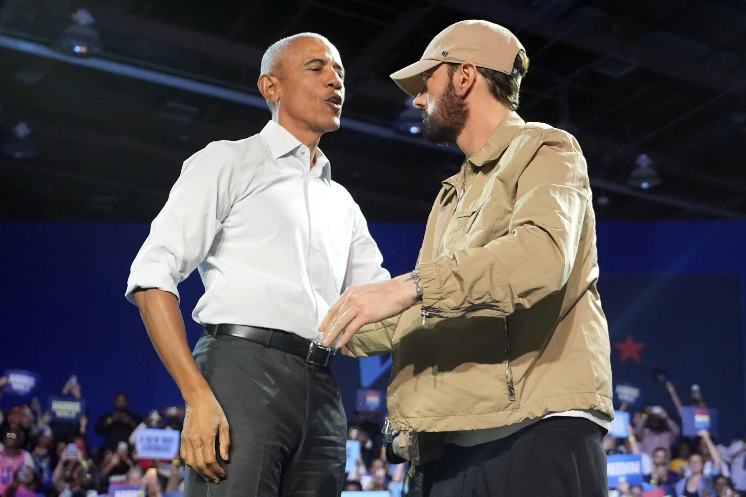 Barack Obama rapea una canción de Eminem en un acto de campaña de Kamala Harris
