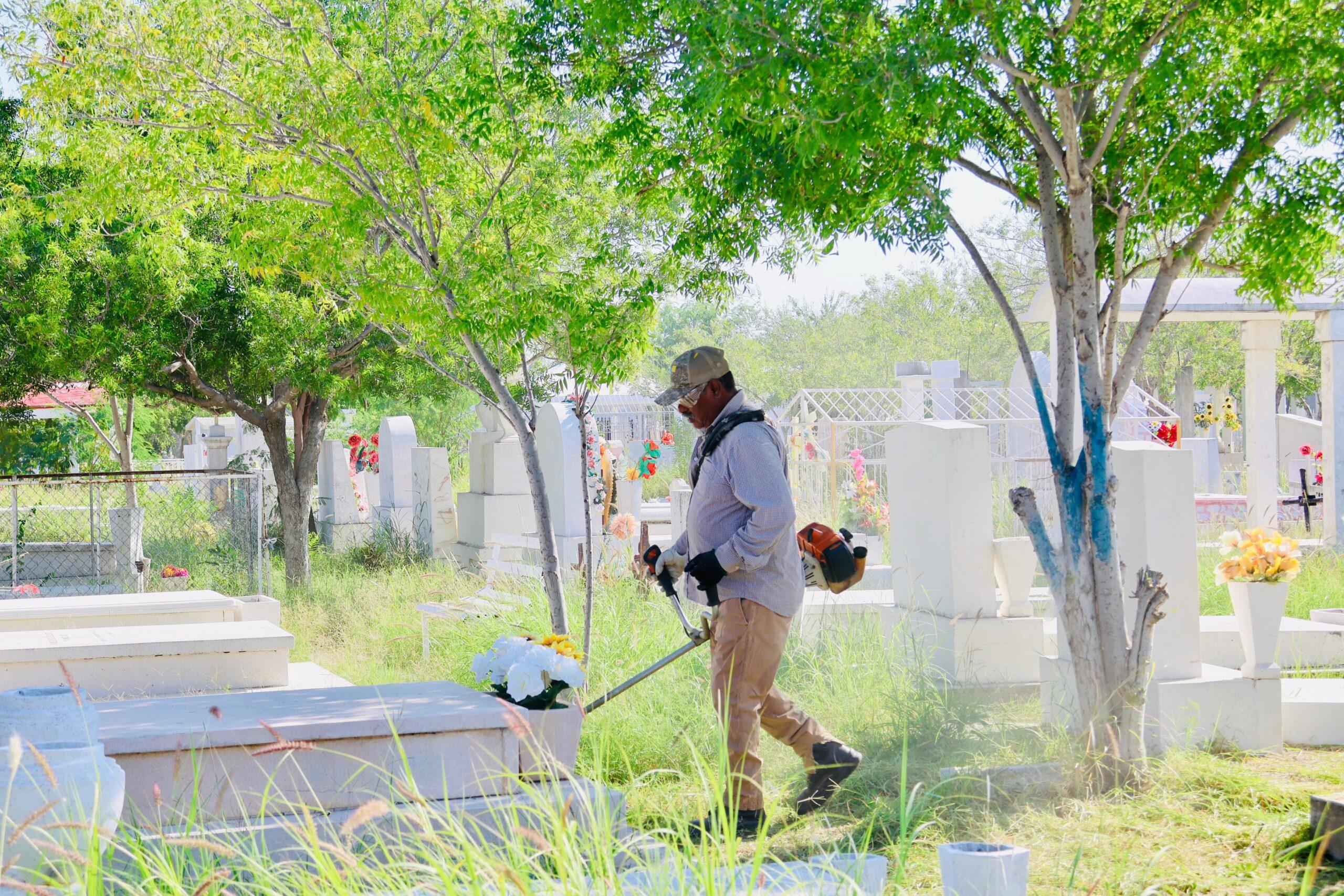 Aceleran limpieza en panteones de Sabinas