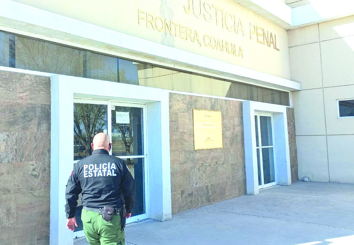 Condenan a mujer a entregar vivienda