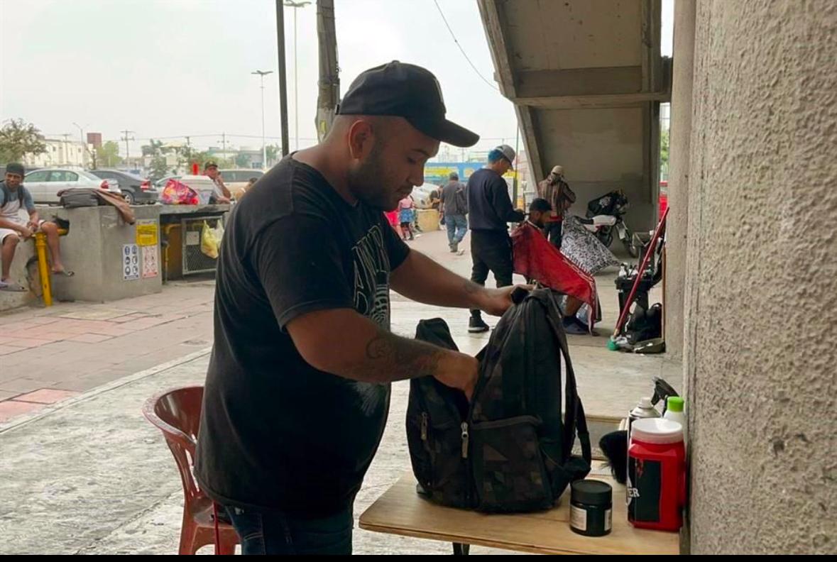Abren con éxito en NL su barber al aire libre