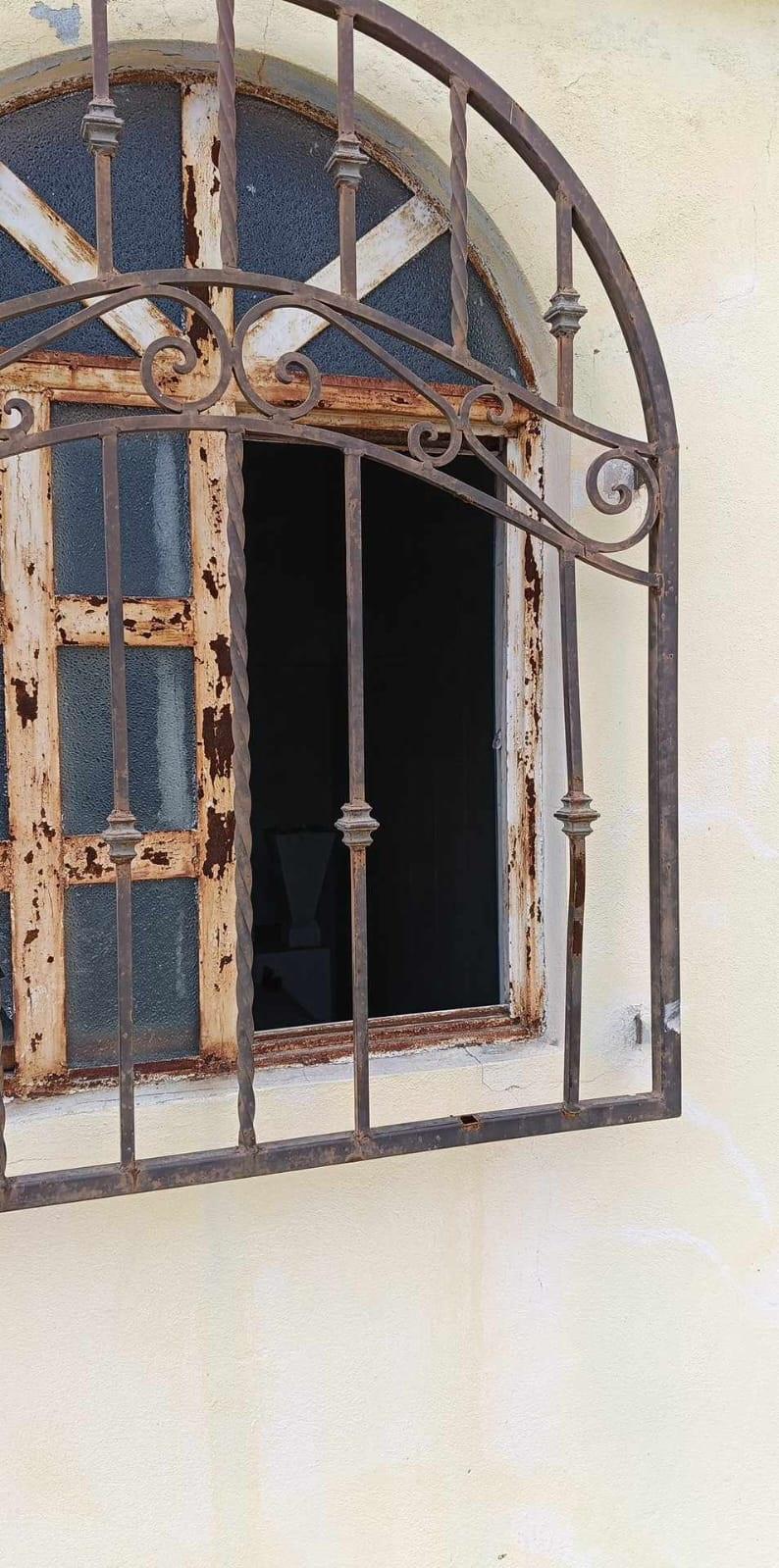 Acuden a panteón; descubren brujerías
